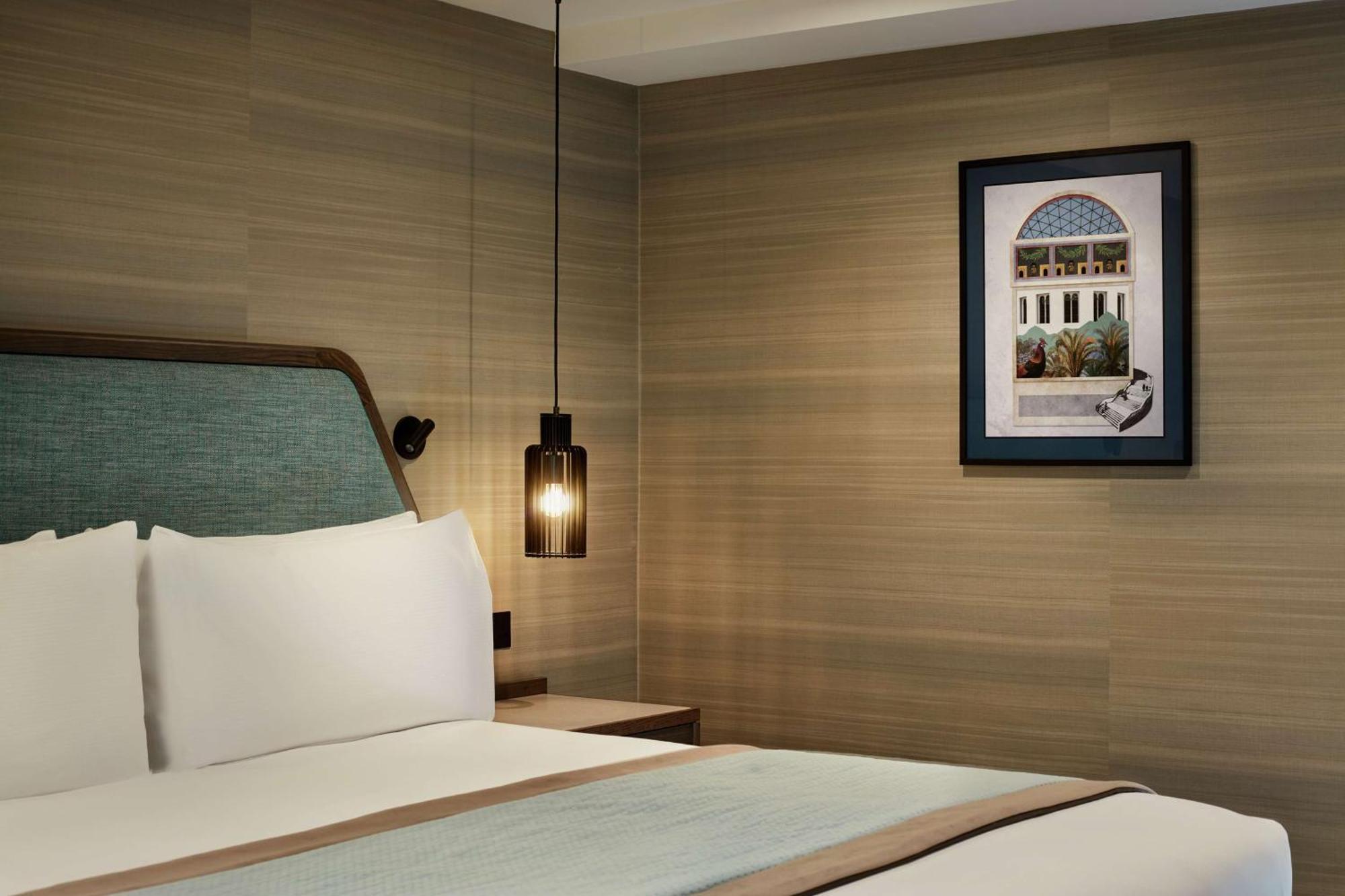 Doubletree By Hilton London - West End Hotel Exterior photo